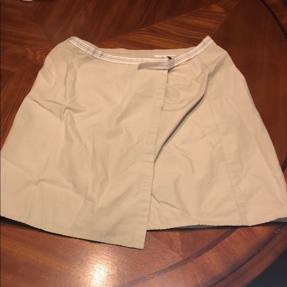 CLiz Claiborne women’s cream color mini skirt,size 6